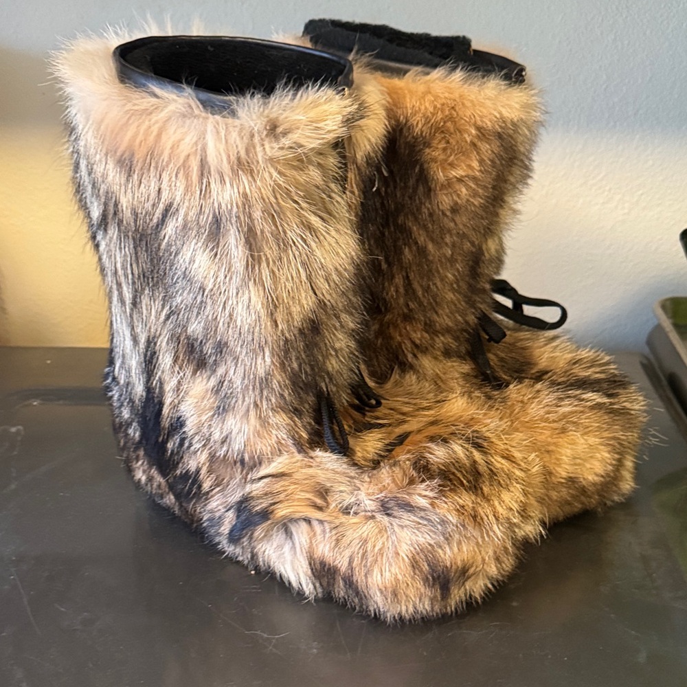 Faux Fur Winter Boots fits 8 or 8.5